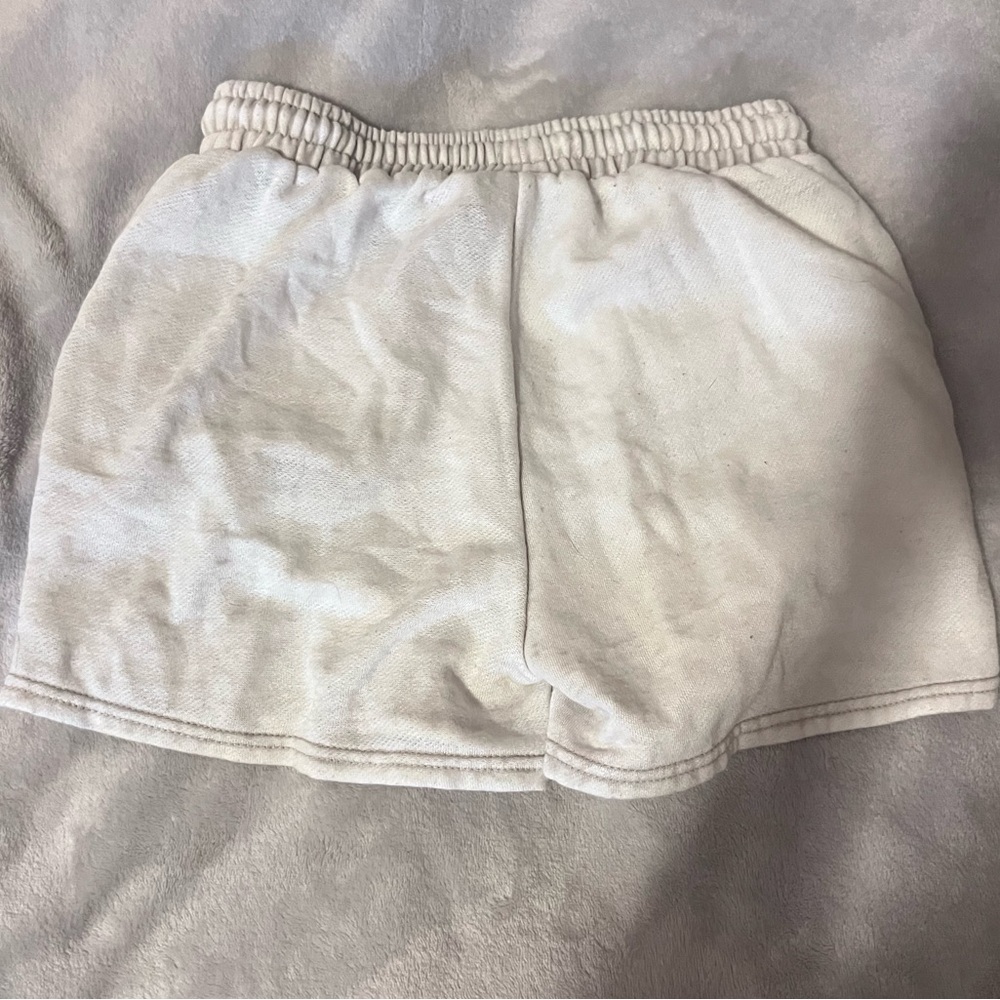 Shorts - Picture 2 of 3